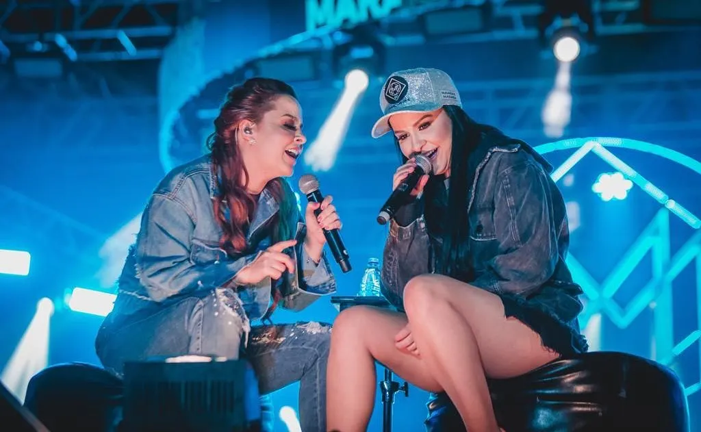 As irmãs se reúnem para mais uma live