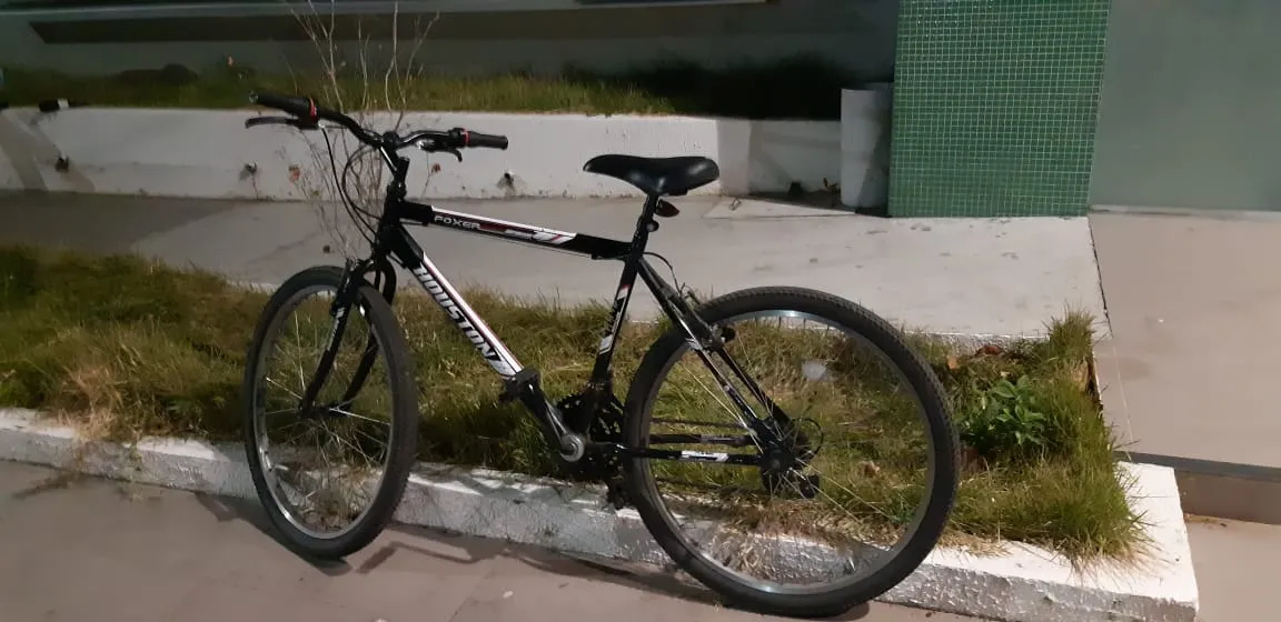 Adolescentes foram apreendidas após serem flagradas tentando roubar bicicleta de jovem no Bairro Henrique Jorge, em Fortaleza.