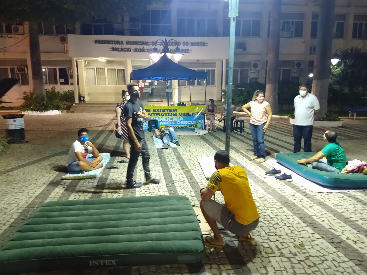 O grupo afirma que só sairá do local após reunião com o gestor municipal