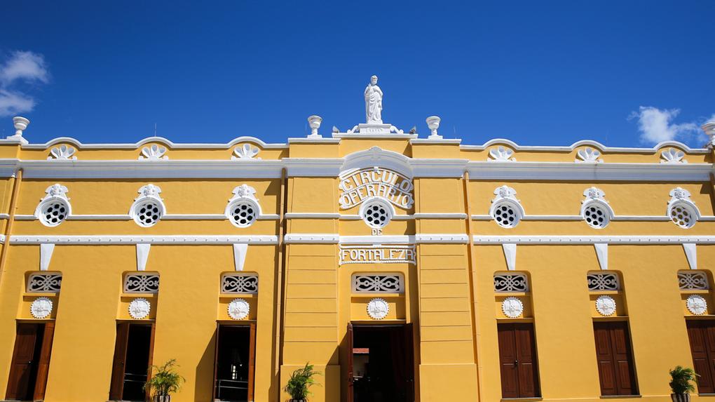 Equipamentos culturais, como o Teatro São José, estão sem programação desde o início da pandemia