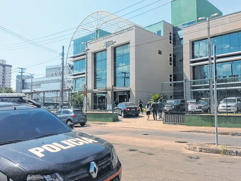 Os presos foram conduzidos para o Departamento de Homicídios e Proteção à Pessoa (DHPP), em Fortaleza