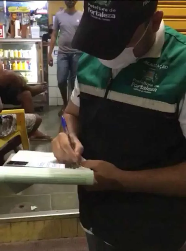 Bares foram autuados pela Agefis pois estão proibidos de funcionar