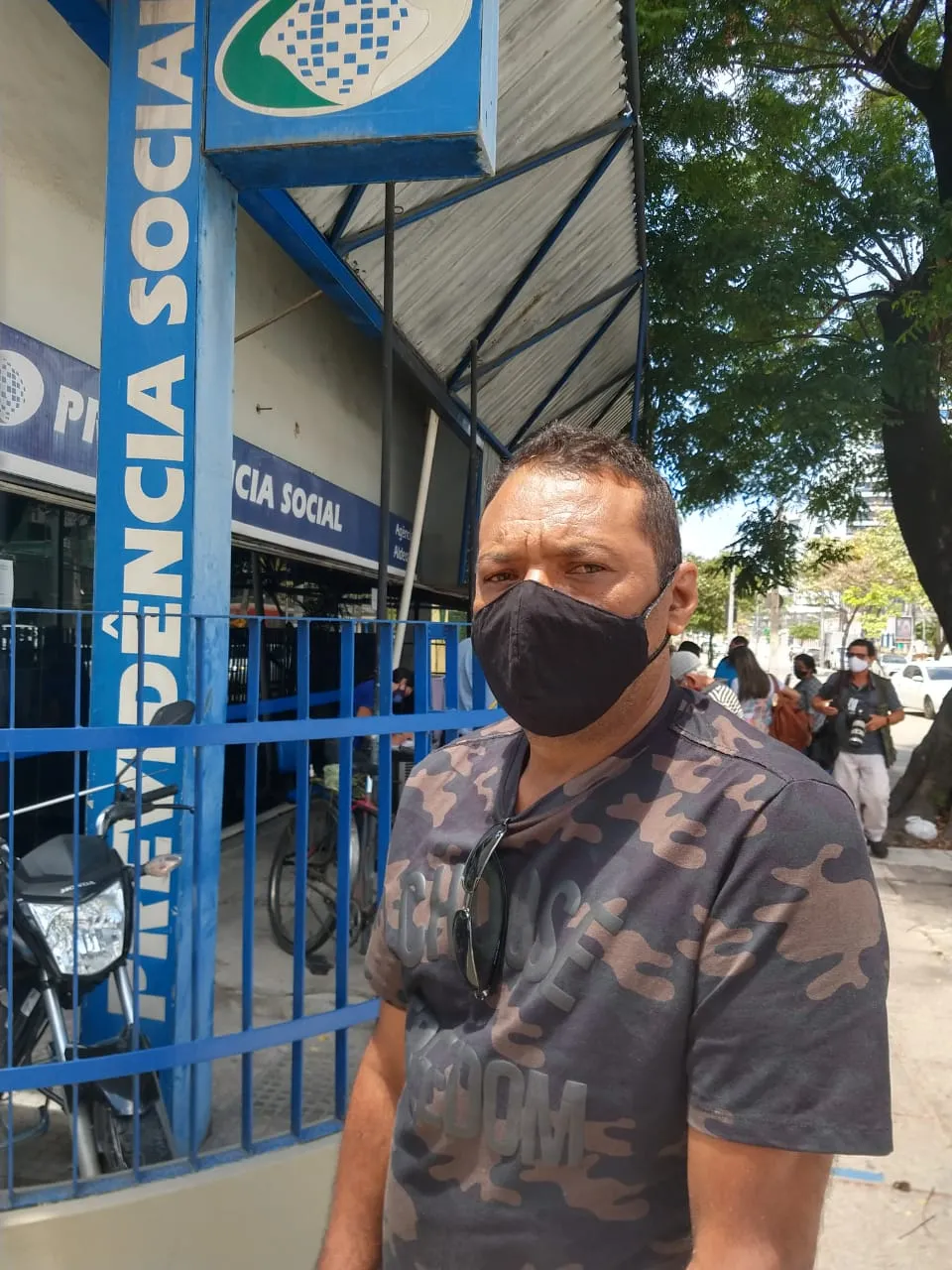 Há três meses, Manoel Victor procura o INSS para solicitar um auxílio, mas sem a perícia médica, ele irá recorrer aos advogados