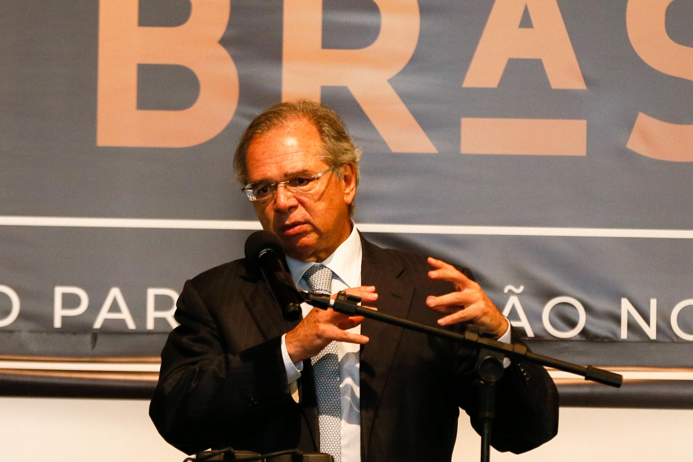 Esta é uma imagem de Paulo Guedes
