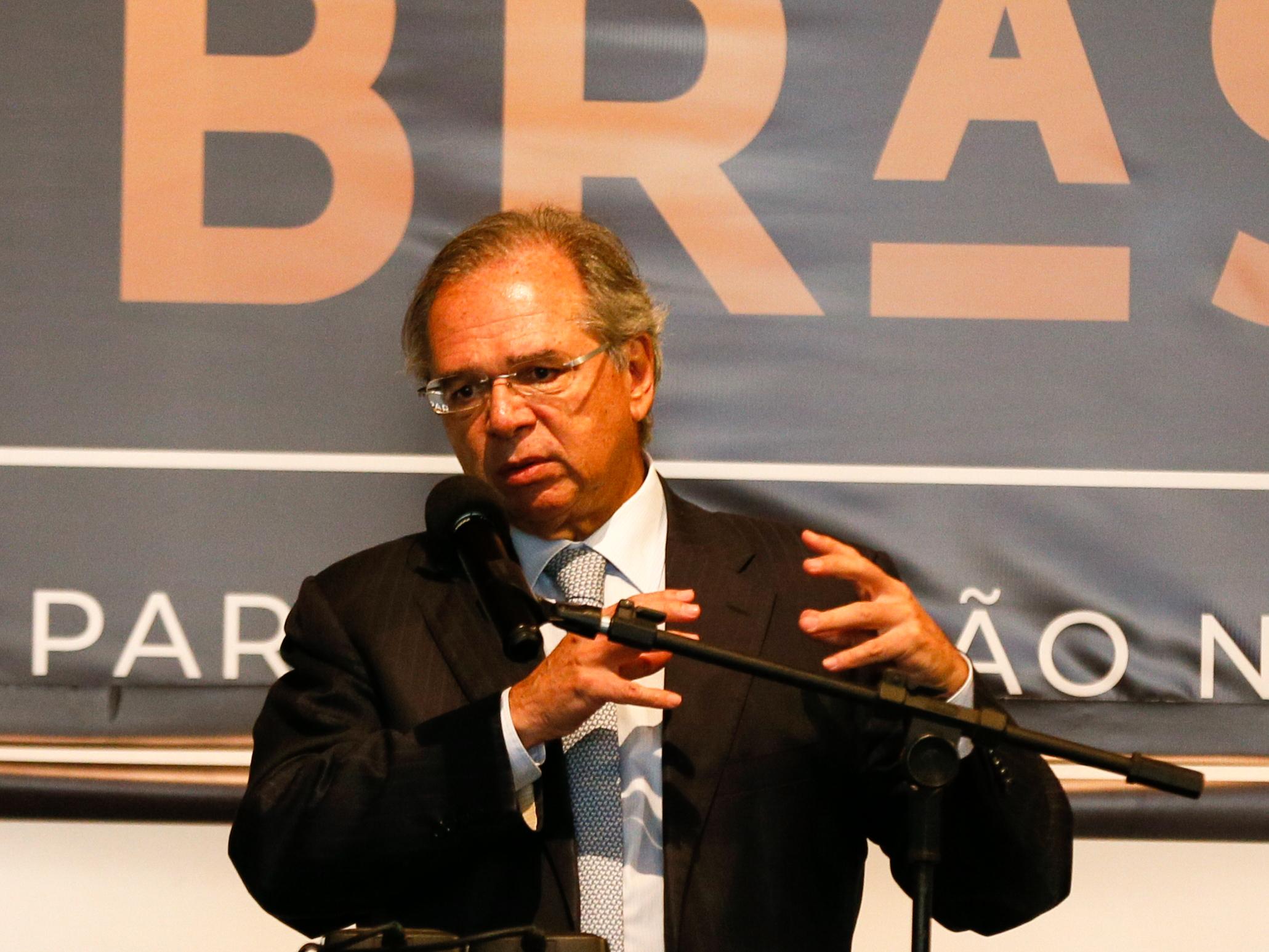 Esta é uma imagem de Paulo Guedes