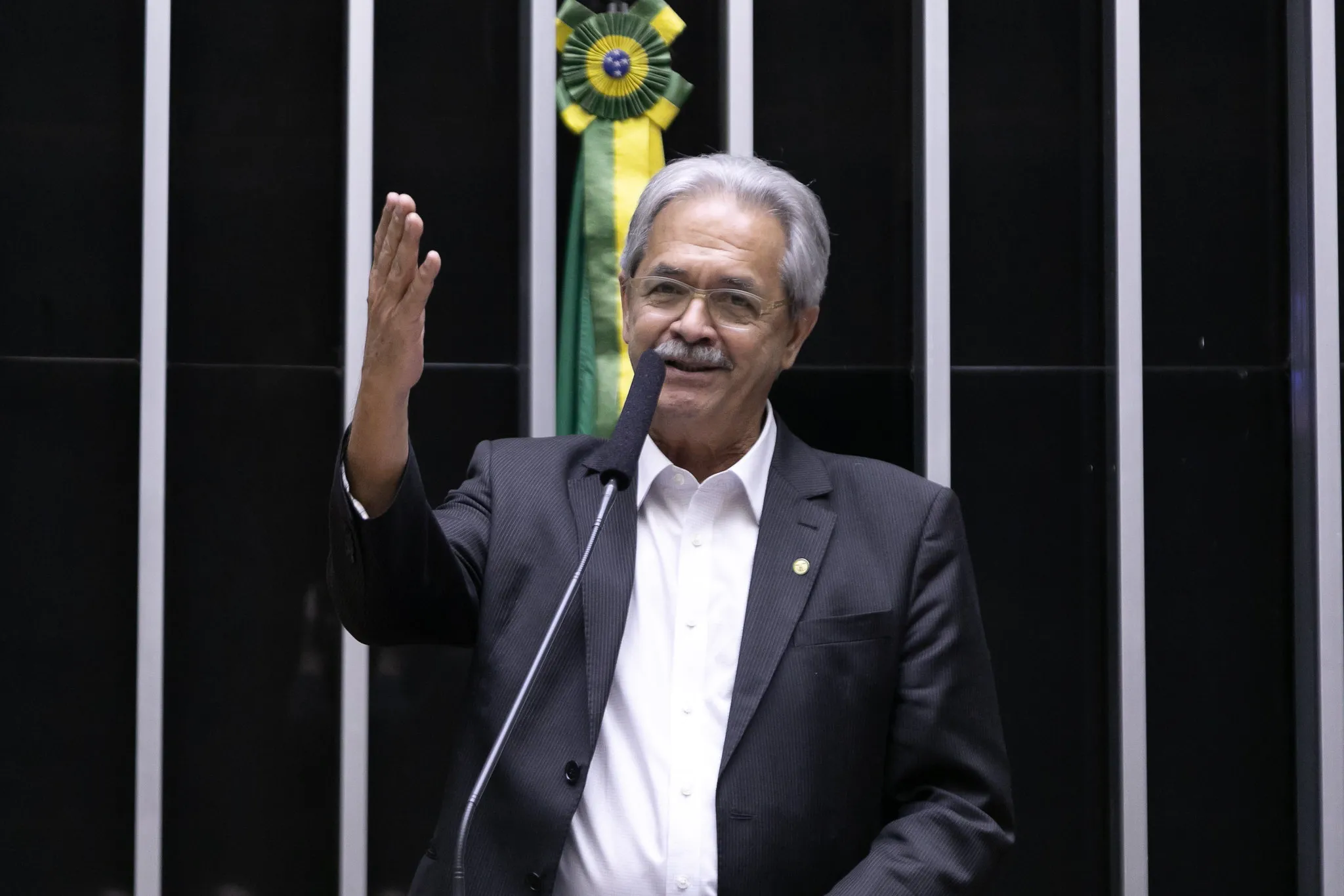 Nilmário Miranda (PT) já foi ministro no Governo Lula