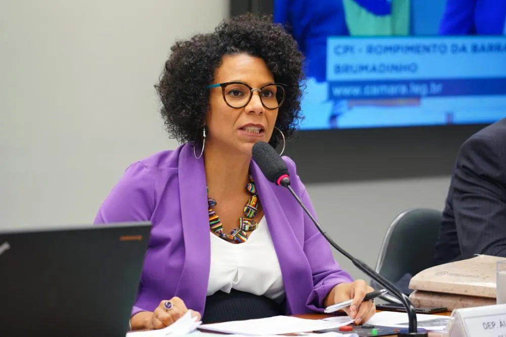 Áurea Carolina adota um discurso de reparações sociais e raciais