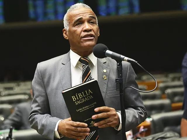 Pastor da Assembleia de Deus e sargento da Polícia Militar,  Isidório (Avante) foi o deputado federal mais votado da Bahia na última eleição