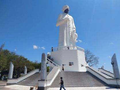 Colina do Horto aberta ao público e a estátua do Padre Cícero de máscara