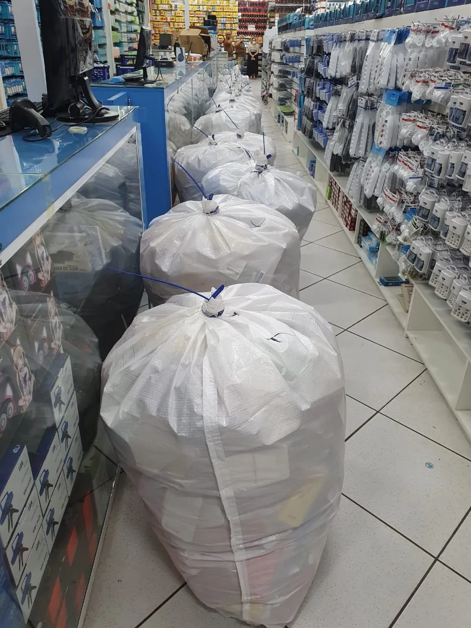 Produtos apreendidos em fiscalização da Receita Federal em Fortaleza