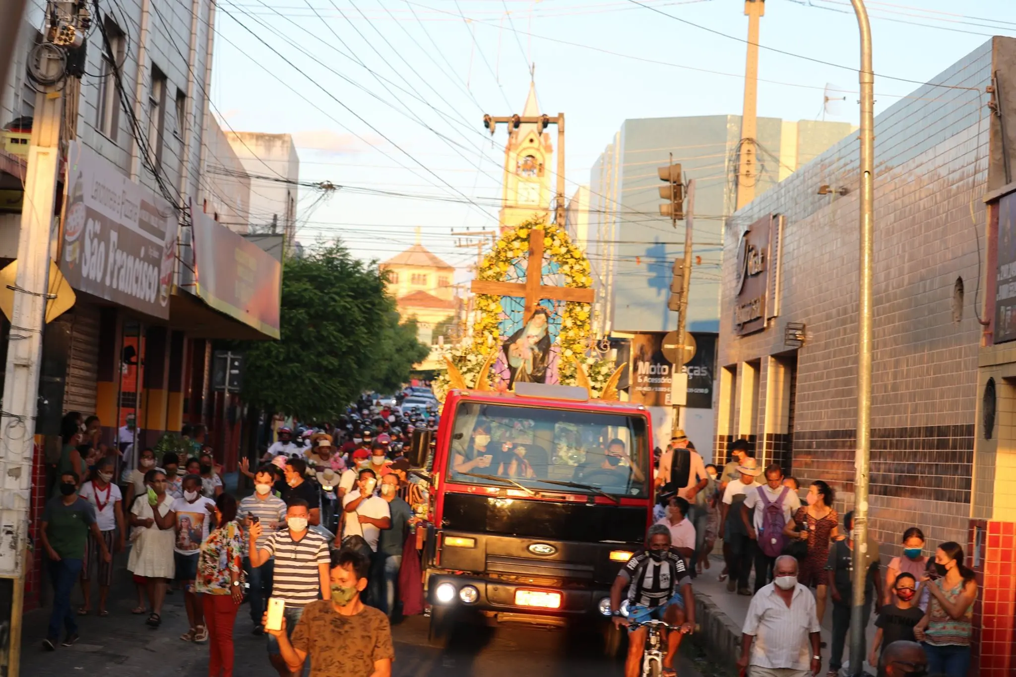 MP investiga possível aglomeração em evento religioso em Juazeiro do Norte
