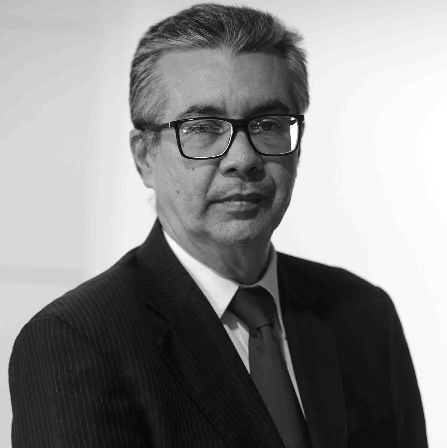 Retrato frontal Ricardo Mota