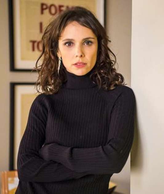 Débora Falabella diz ser emocionante mostrar a TV da época de seu pai em 'Nada Será Como Antes Débora Falabella diz ser emocionante mostrar a TV da época de seu pai em 'Nada Será Como Antes