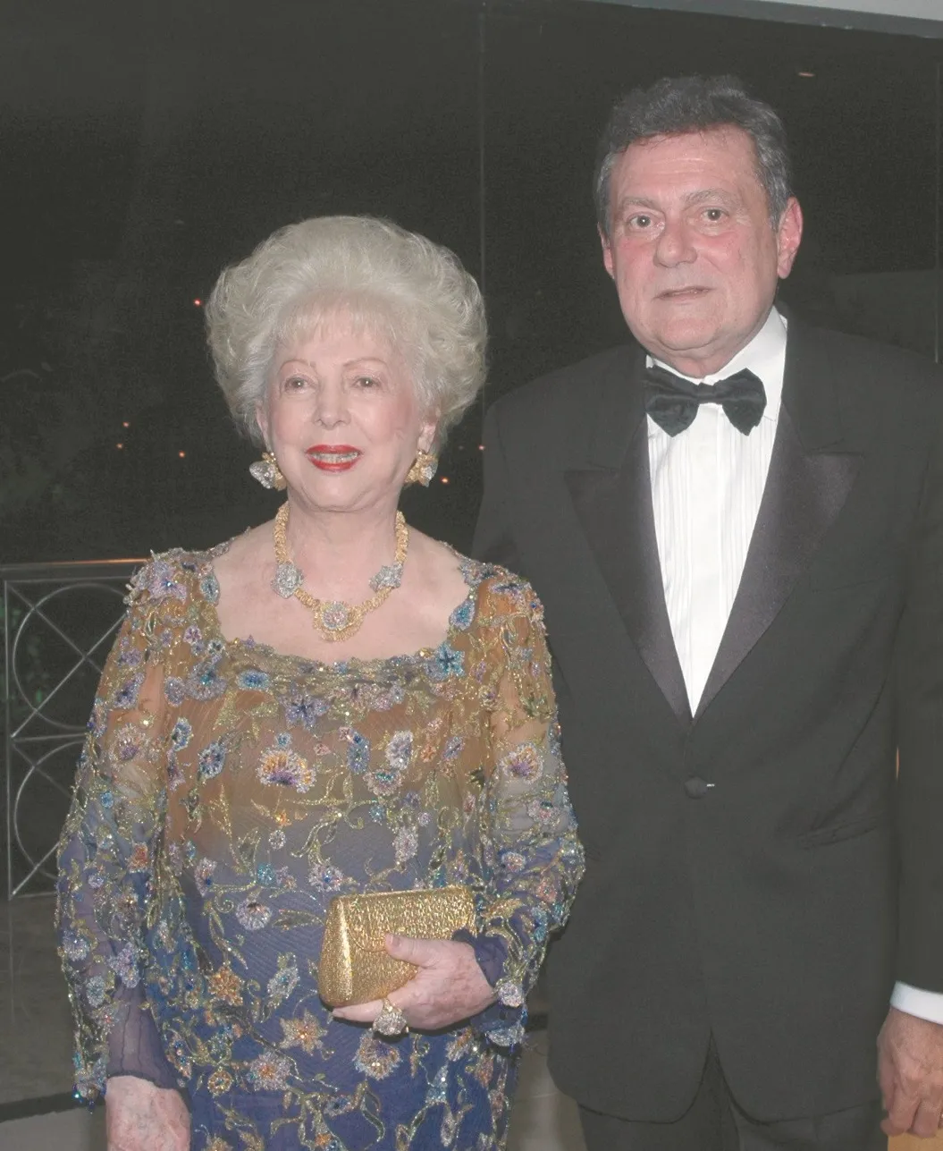 Dona Yolanda Queiroz, ao lado do filho, o chanceler Airton Queiroz, na recepção dos convidados da cerimônia de 2012