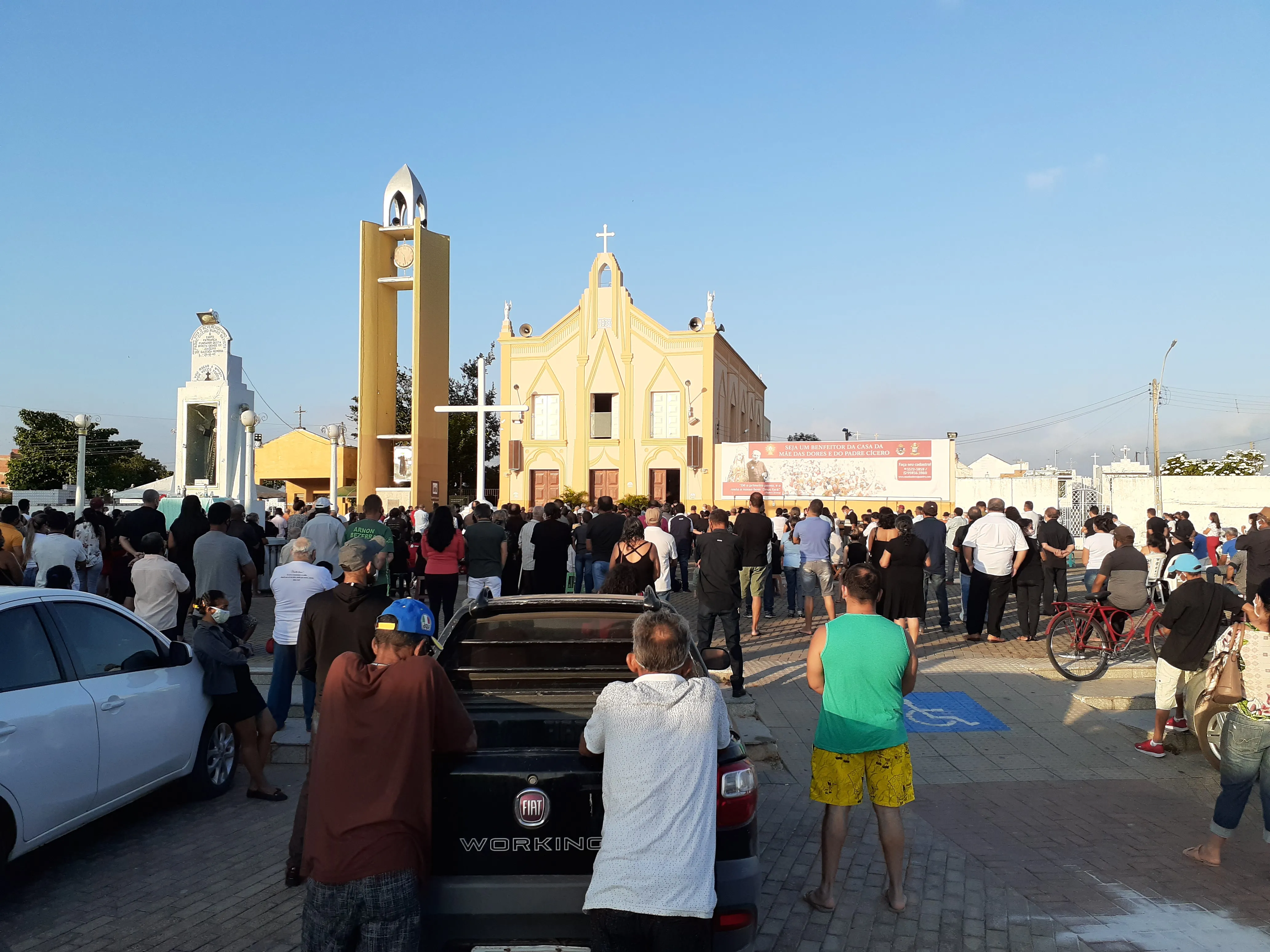 A organização optou por realizar a tradicional missa dentro da Capela e não campal, como era de costume.