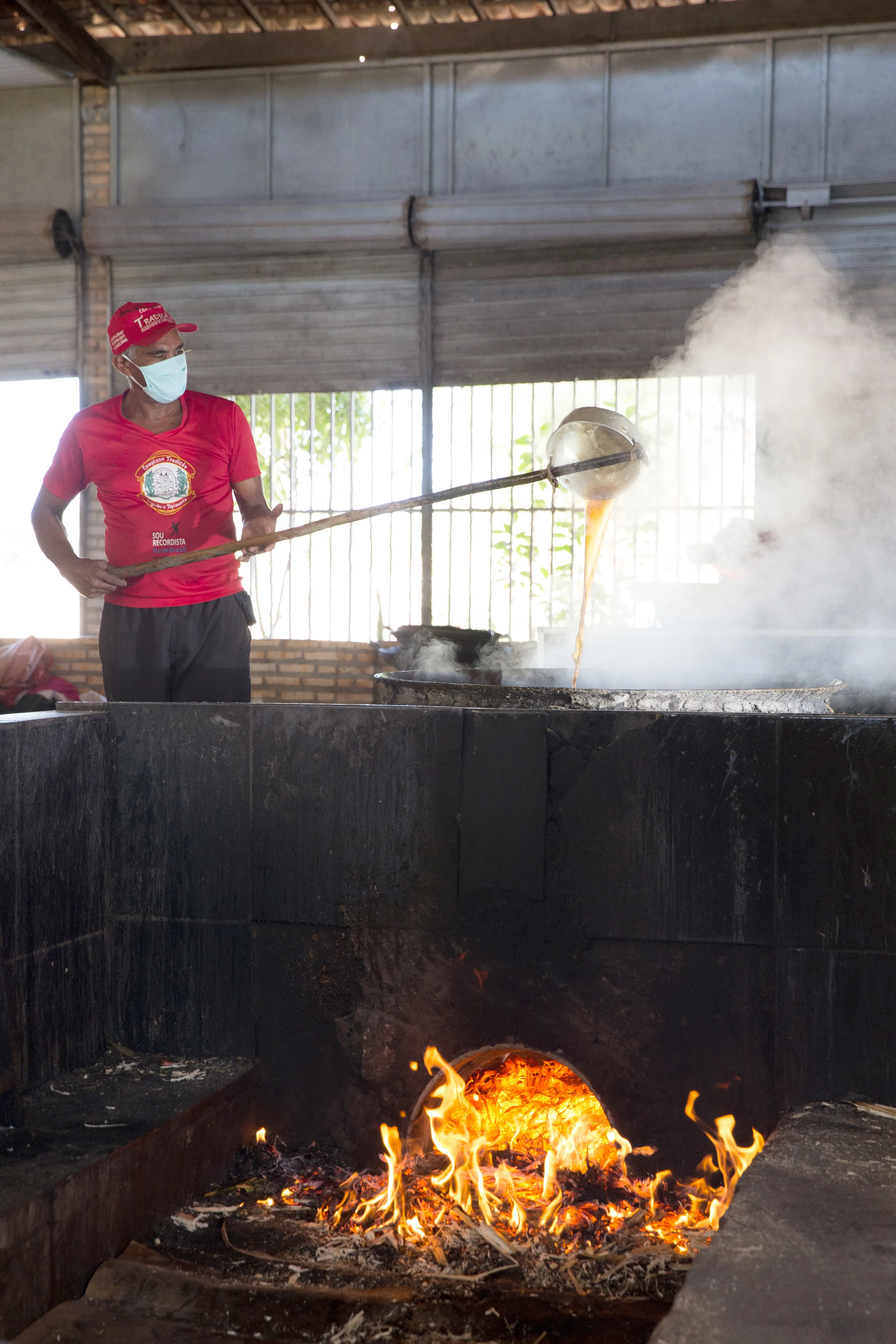 O fogo muda formas e sabores dos alimentos que vêm da natureza, numa alquimia movida pela engenhosidade da cultura