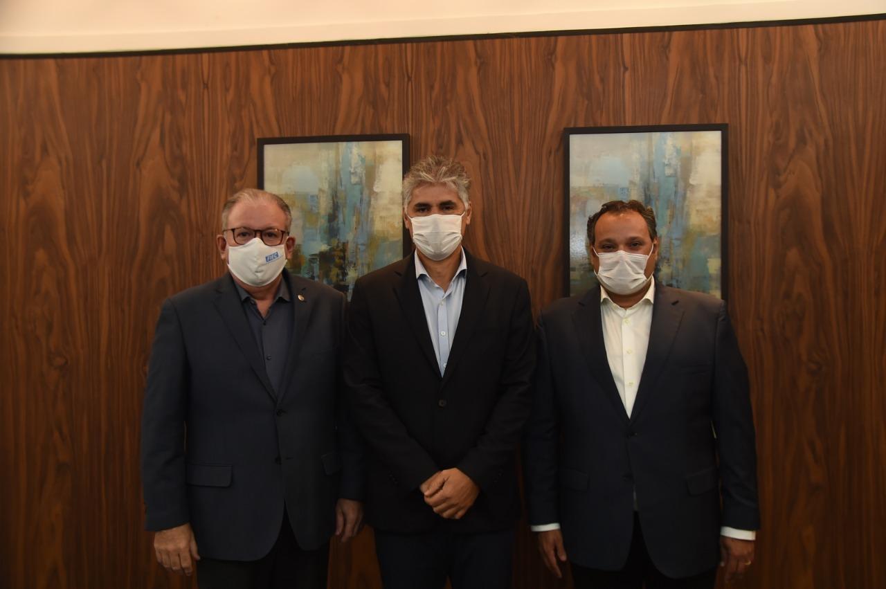 Foto do Secretário Nacional de Habitação do Ministério do Desenvolvimento Regional (MDR), Alfredo Santos, em evento em Fortaleza