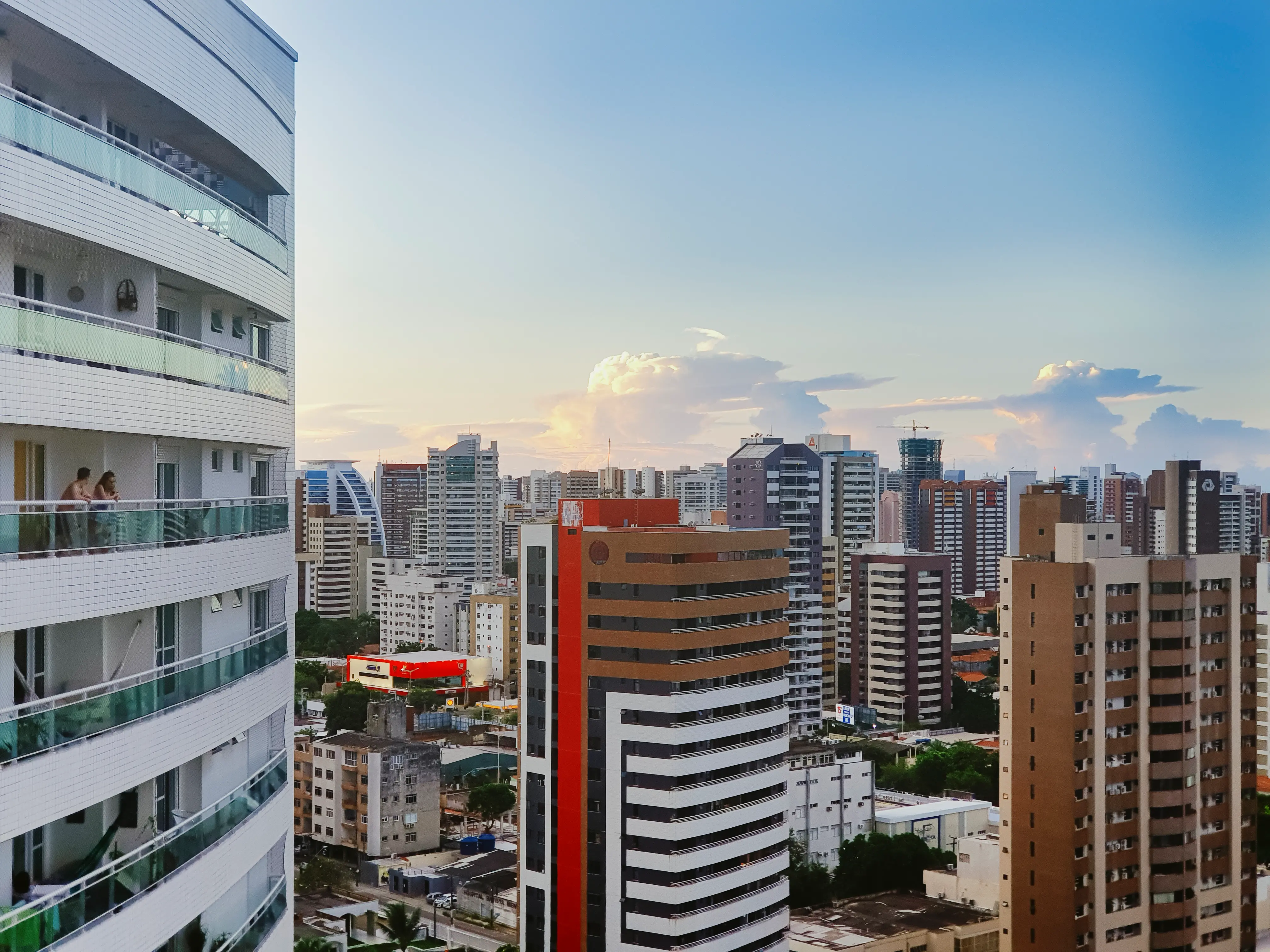 Esta é uma imagem de prédios em Fortaleza