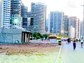 Sete banheiros fixos estão sendo construídos na Avenida Beira Mar, em Fortaleza, para facilitar a higienização da população