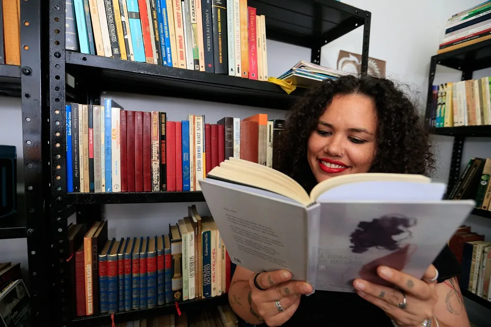 A tradutora Nina Rizzi acredita que, como todas as atividades humanas, traduzir é um ato político