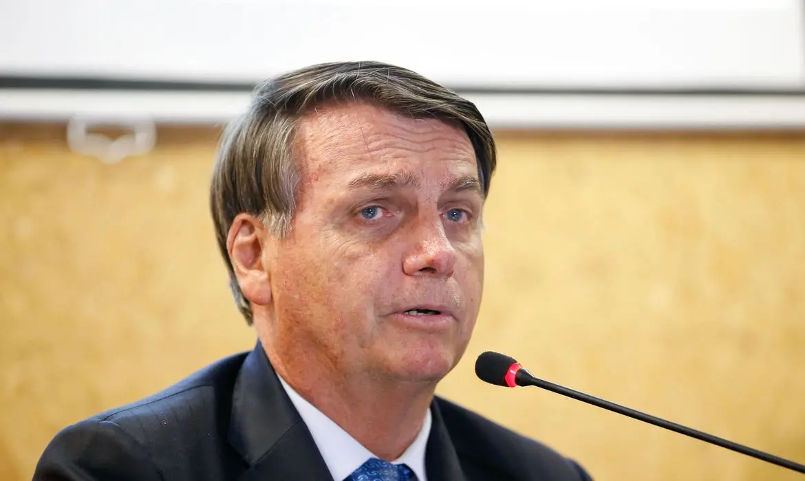 Imagem da notícia: Bolsonaro diz que está aberto a sugestões para recuperação da economia