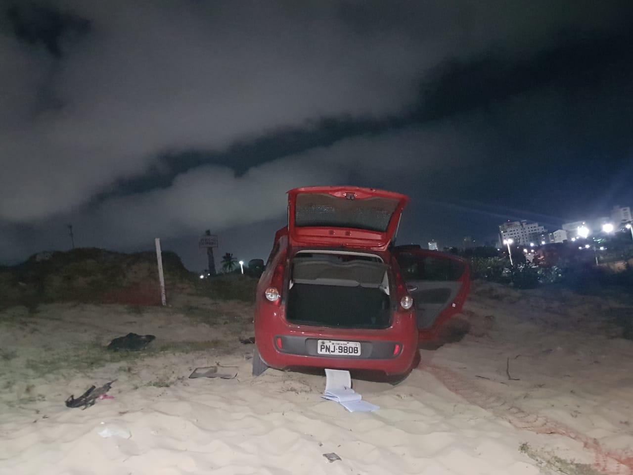 Carro na Praia do Futuro