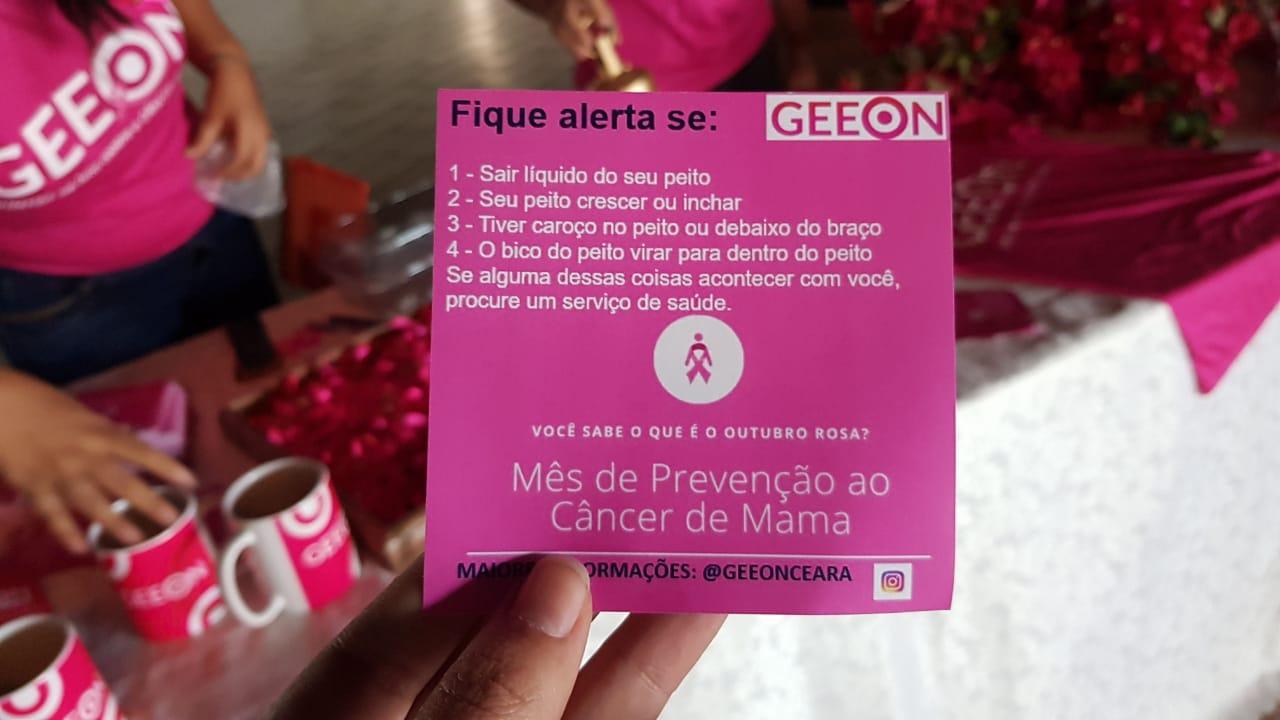 Foto de panfleto sobre câncer de mama