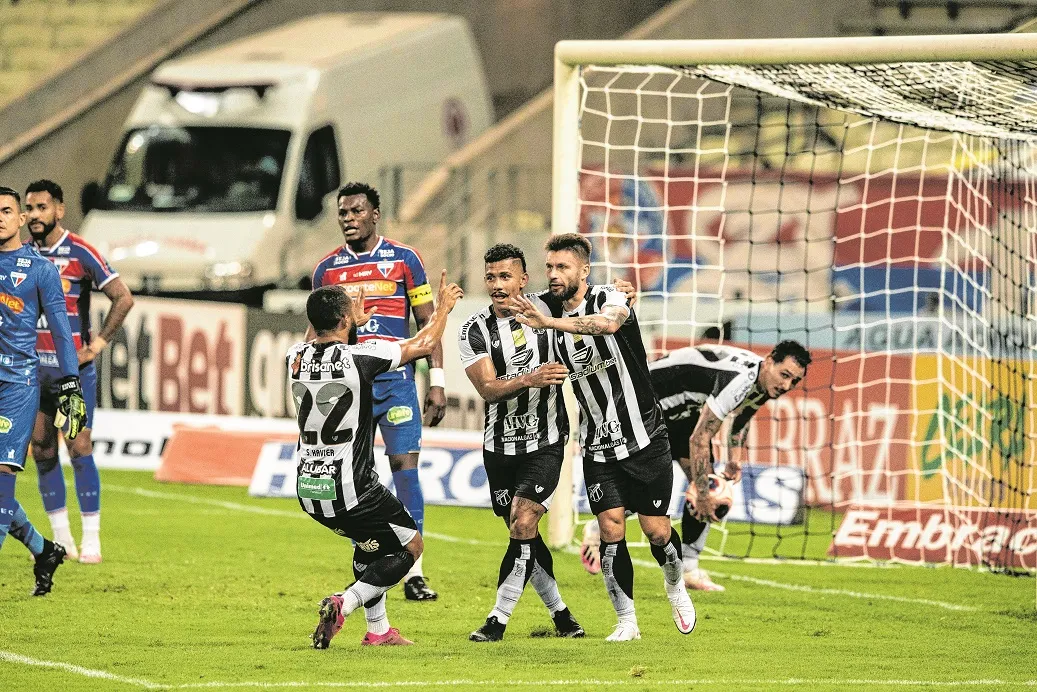 O Ceará fez um 1º tempo consistente e empatou com gol de Rafael Sóbis