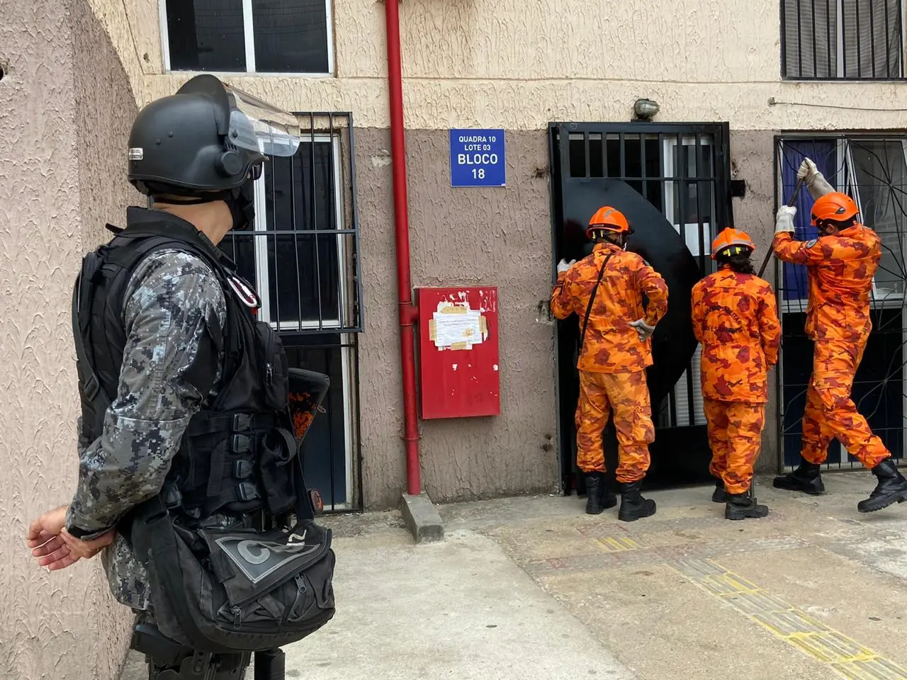 Imagem da notícia Operação de órgãos de segurança derruba 'barreiras' feitas por criminosos no Cidade Jardim II