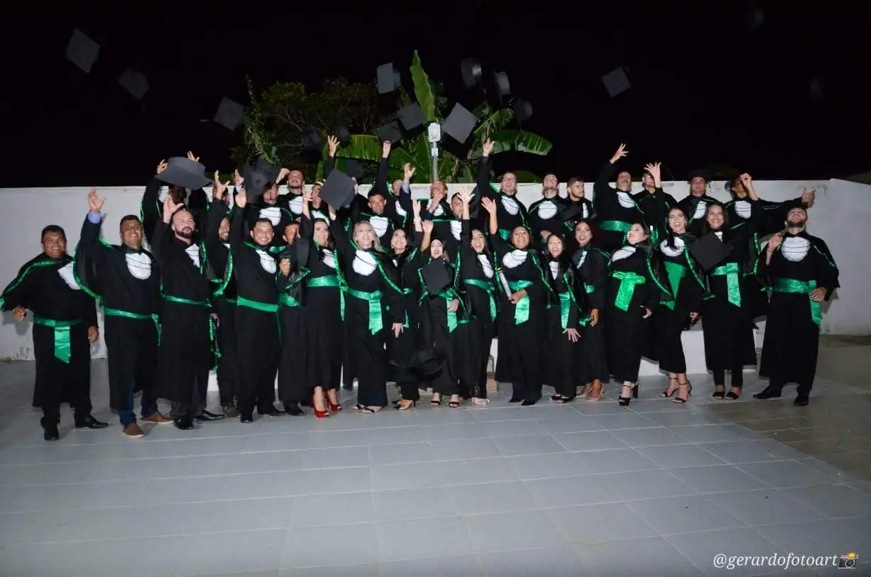 Os concludentes no dia da cerimônia de formatura