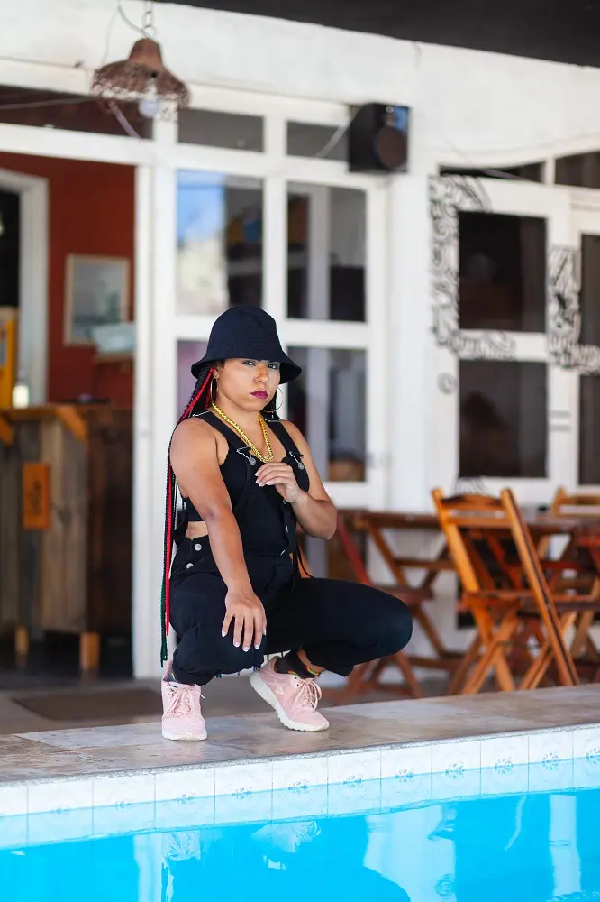 por mais que tente fugir , eu vivo música,  eu respiro música ela ja faz parte do meu ser, o rap foi só uma porta de entrada para poder me fazer ficar ainda mais apaixonada.