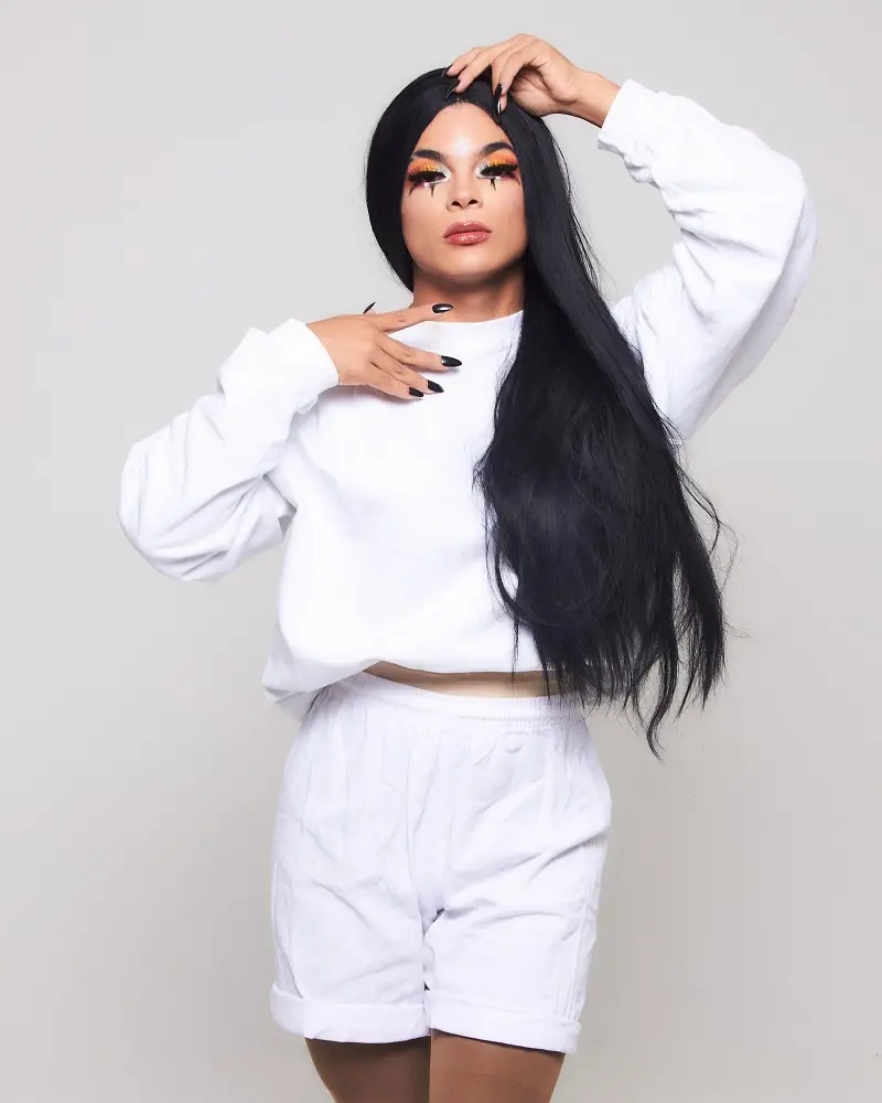 “Essas letras falam muito do meu processo enquanto descoberta de drag. De uma pessoa que trabalha com rap e faz música