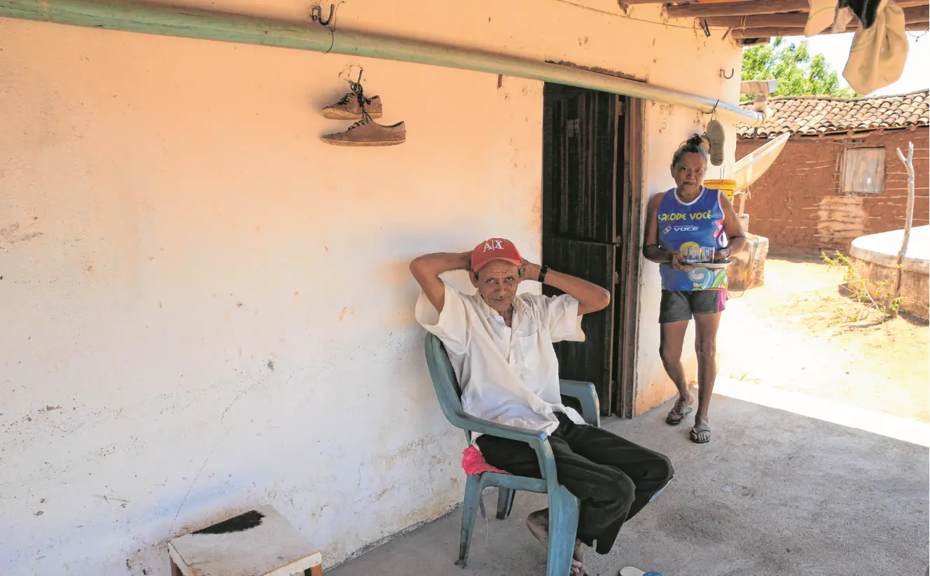 Imagem de agricultor no interior do Ceará, em Santa Quitéria