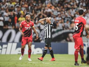 Leandro Carvalho vem se lamentando desde 2019 com más atuações e falta de uma sequência positiva