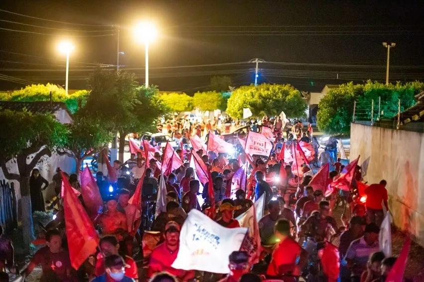 Aglomeração foi registrada em Quixadá em ato no sábado (10)