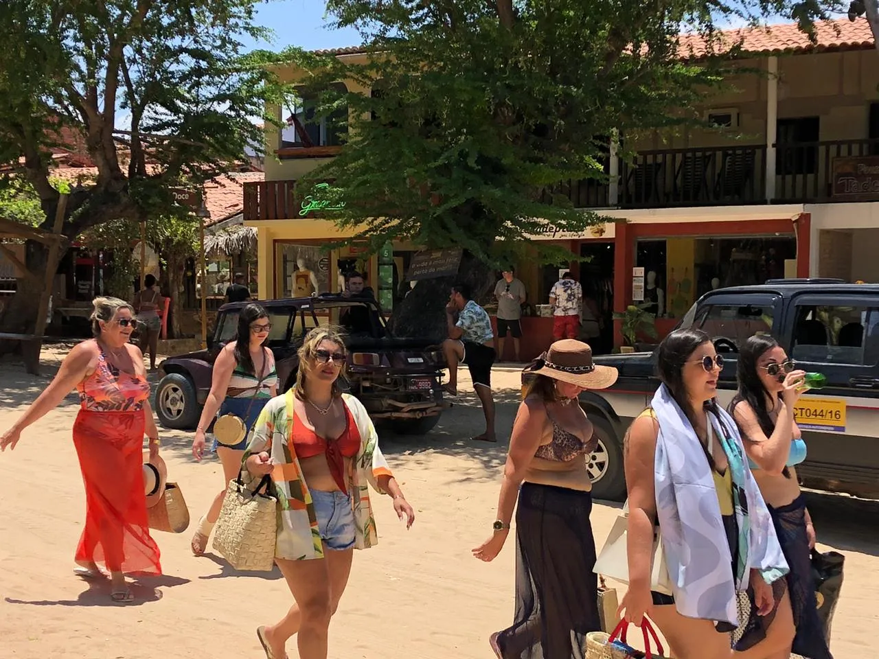 Turistas na Vila de Jericoacoara no feriado de 12 de outubro