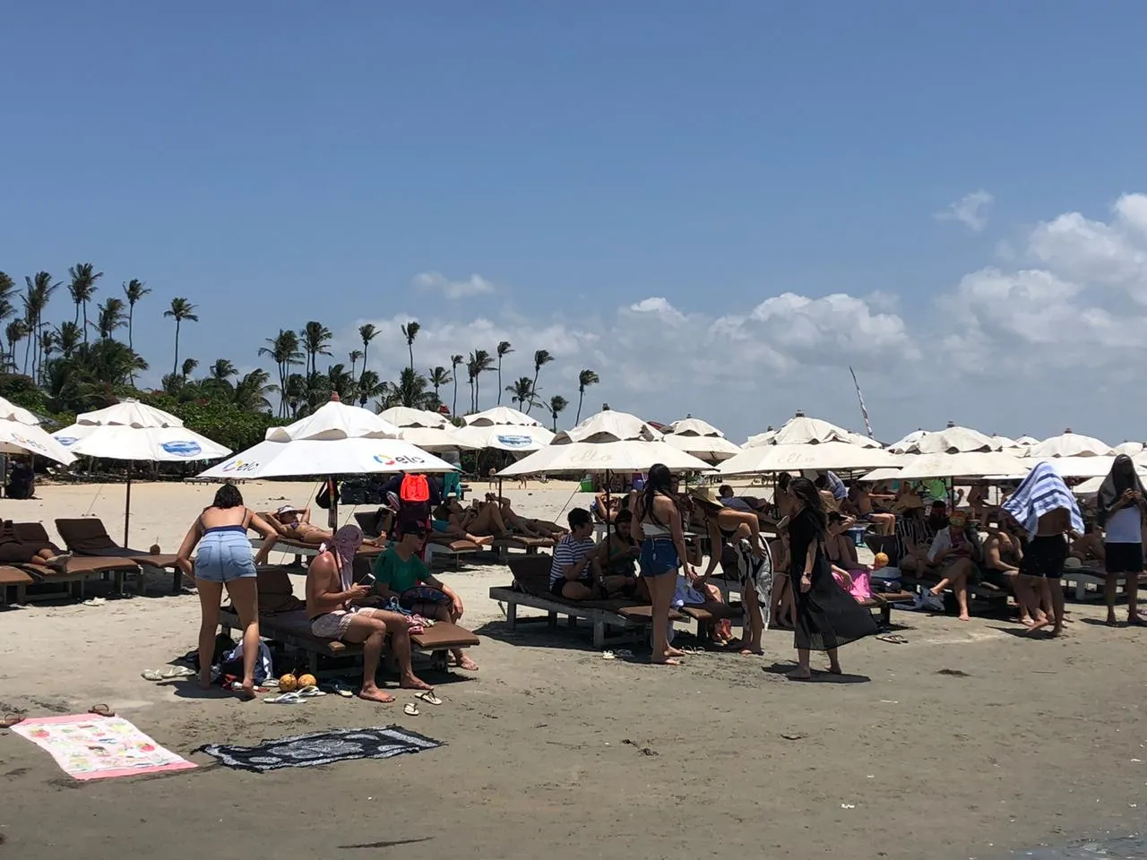 Banhistas na Praia de Jericoacoara durante feriado de 12 de outubro
