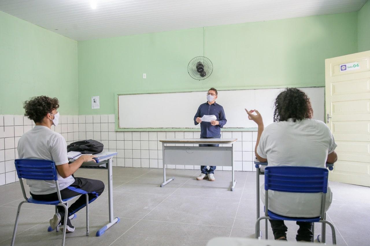 Para a presidente do Conselho Estadual de Educação do Ceará (CEE), professora Ada Pimentel, a análise do desempenho dos alunos exige 