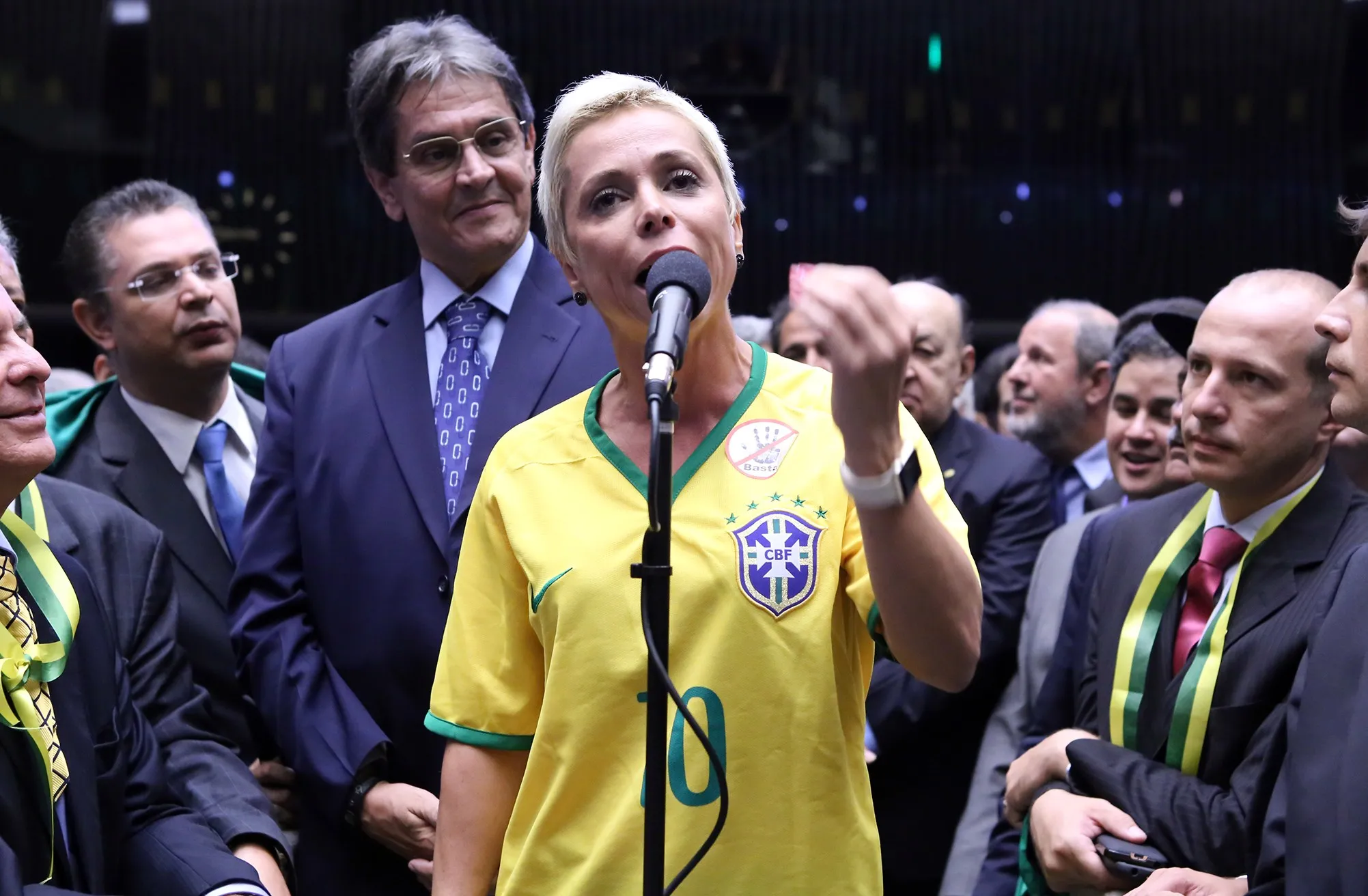 Ex-deputada Cristiane Brasil, filha do presidente do PTB, Roberto Jefferson,  foi investigada pela segunda fase da Operação Catarata por supostos desvios nos contratos de assistência social