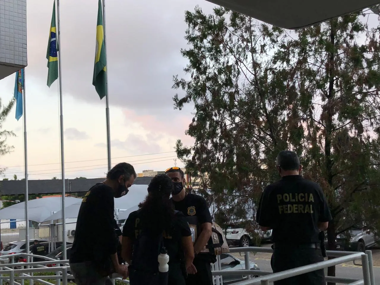 Agentes da Polícia Federal no Ceará durante operação