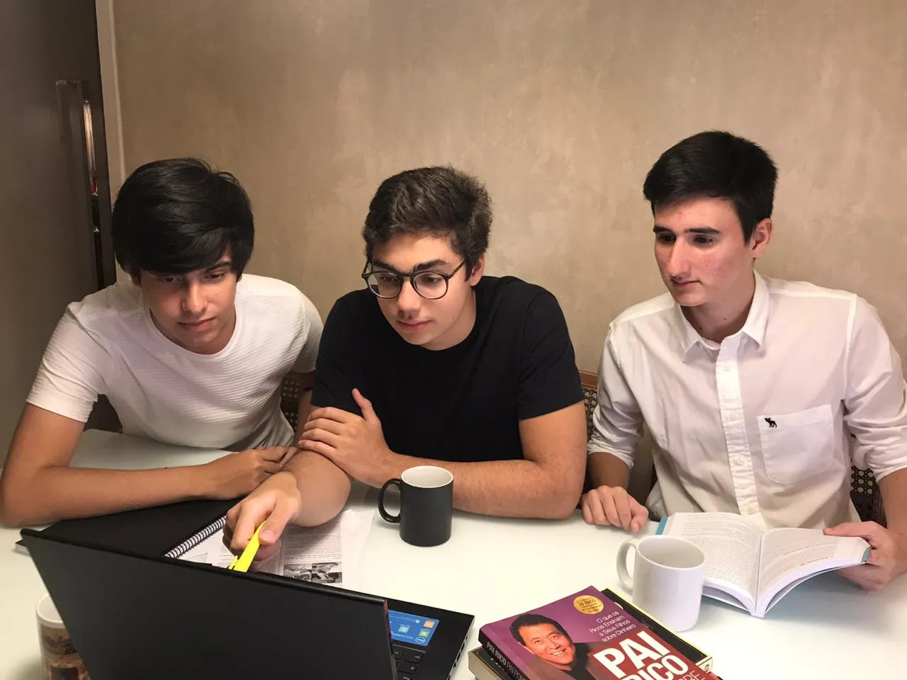 A dificuldade para encontrar conteúdos sobre educação financeira, direcionados aos jovens, levou o grupo de estudantes a criar o aplicativo Justin