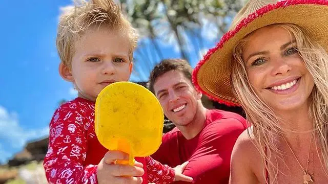 Karina Bacchi também é presente em parque aquático no Aquiraz