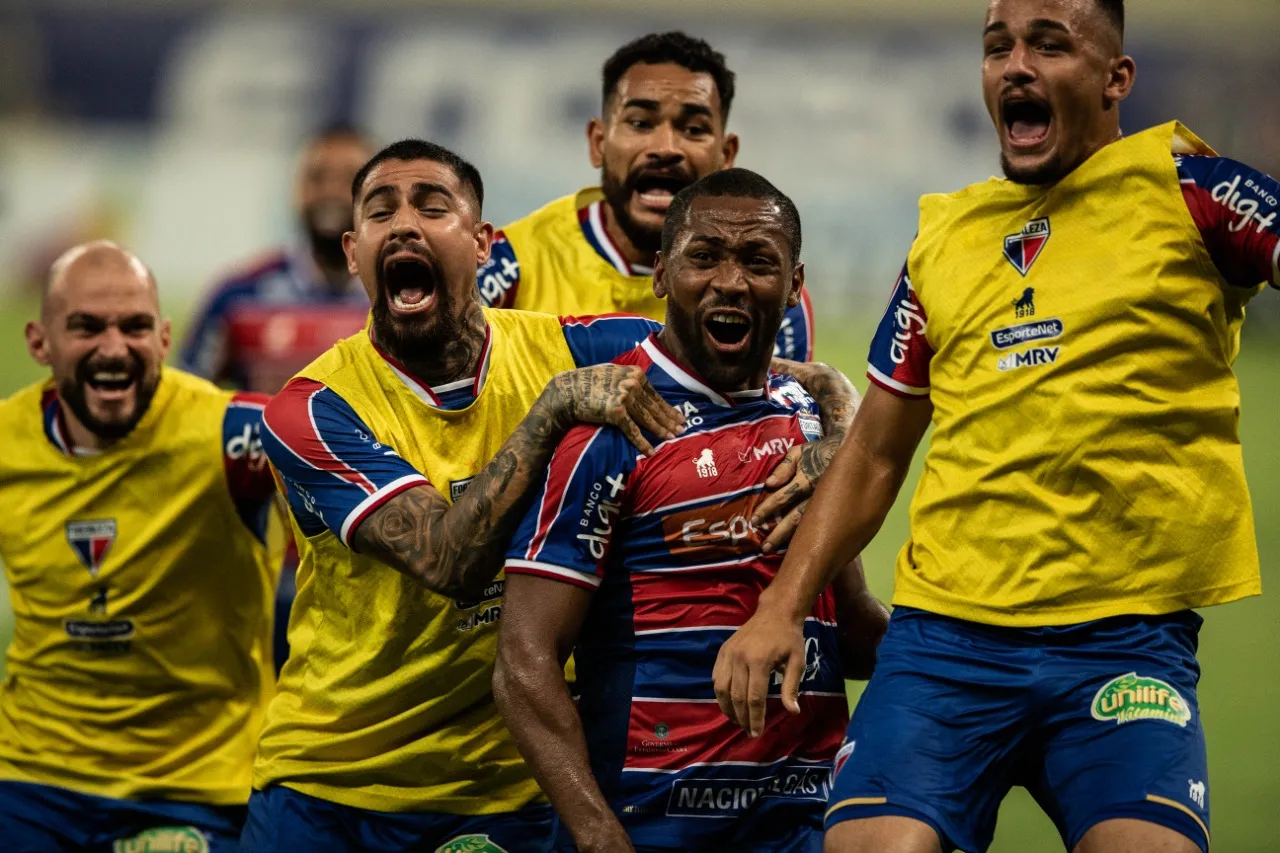 Tinga marcou dois gols nas duas finais