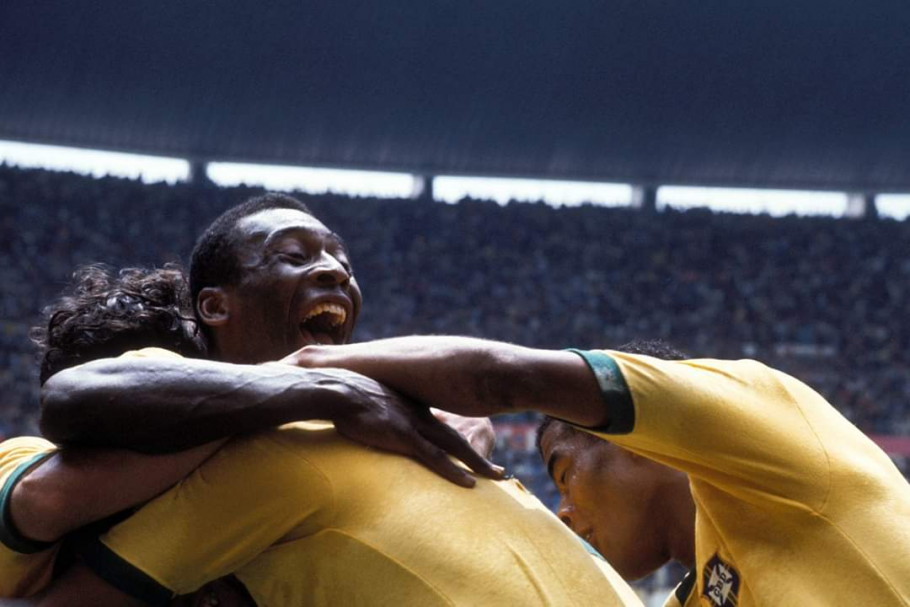 Pelé comemora um dos seus gols na Copa de 1970, a última disputada e vencida por ele