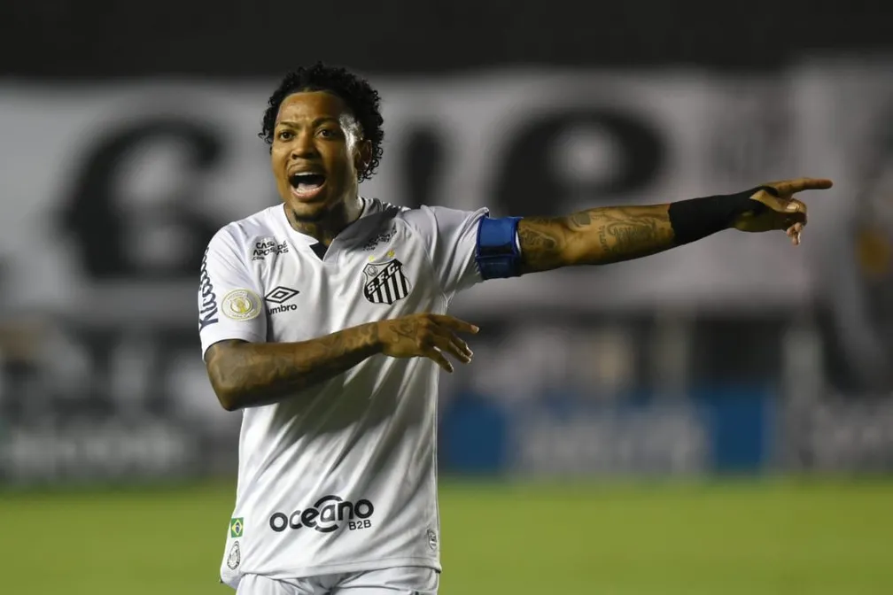 O atacante Marinho deve desfalcar o Santos diante do Fortaleza