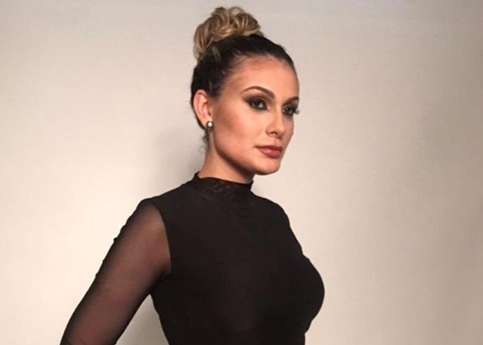 A modelo ainda relembrou quando ficou internada, em estado grave, após complicações por colocar hidrogel no corpo