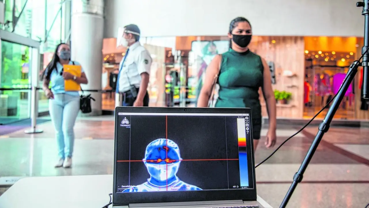 Imagem de medição de temperatura em shopping de Fortaleza