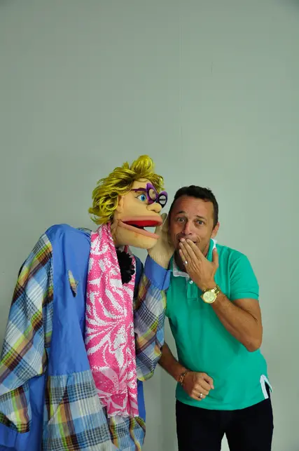 Cléber Fernandes e o personagem Danduska Tsunami: 