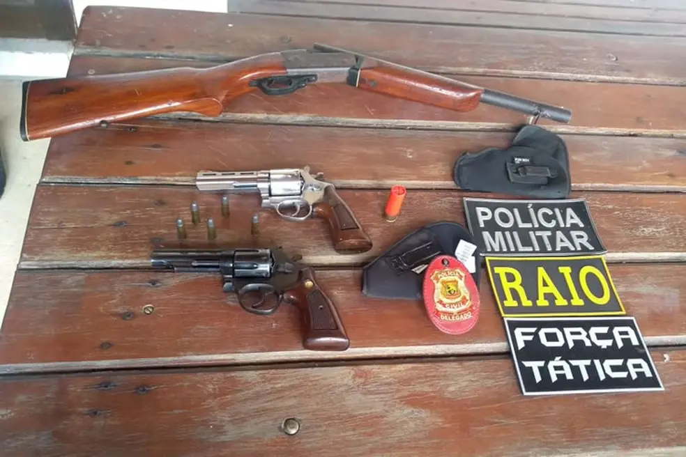 Armas e munições apreendidas na casa do primo, suspeito de atirar em vereador de Jardim