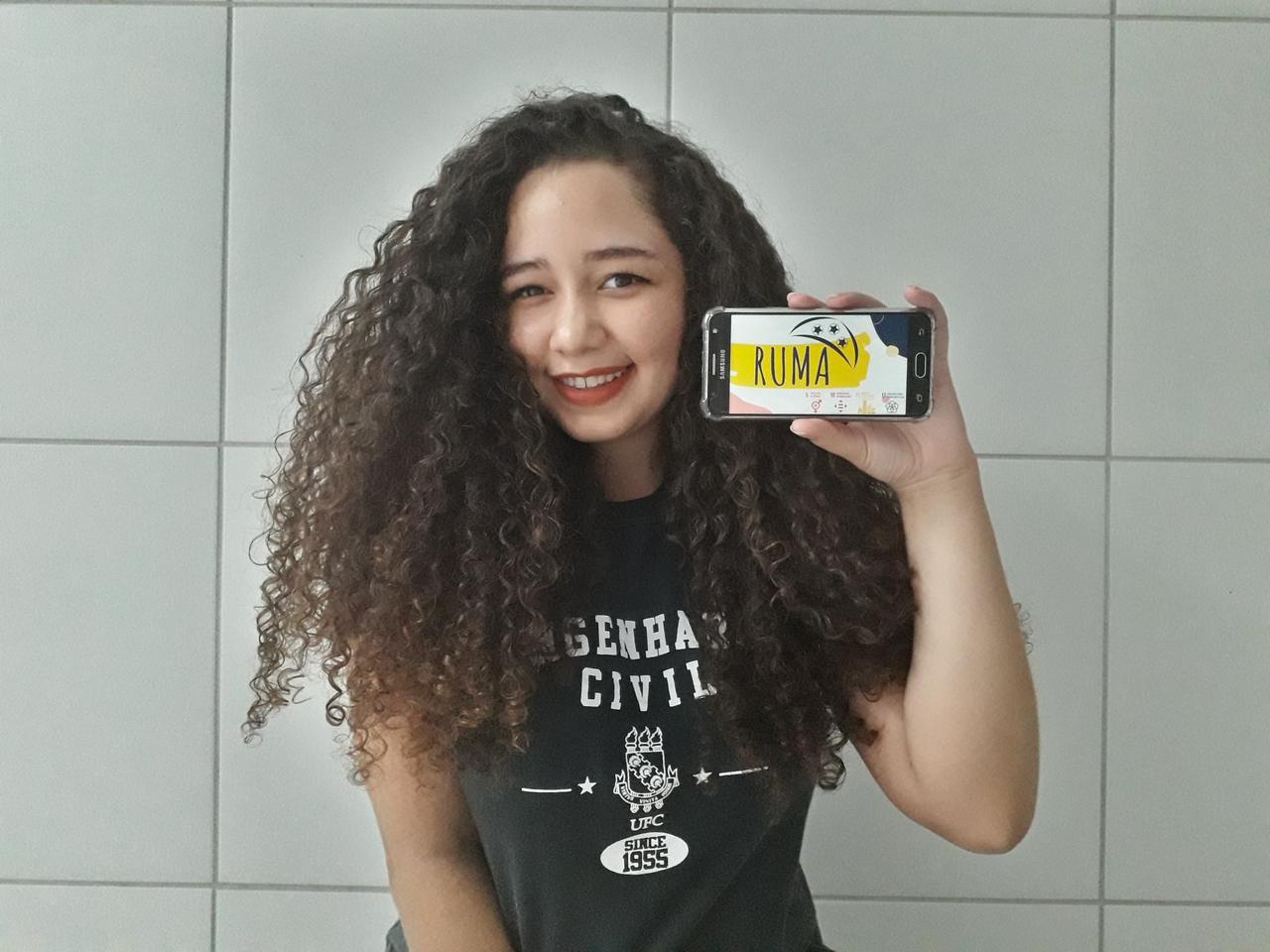 Foto mostra estudante